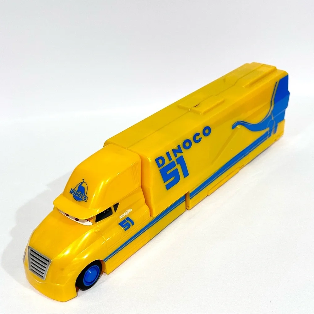 Disney Pixar Cars 3 Cruz Ramirez Hauler Playset Mattel